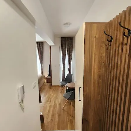 Old Town 5 Apartment *
